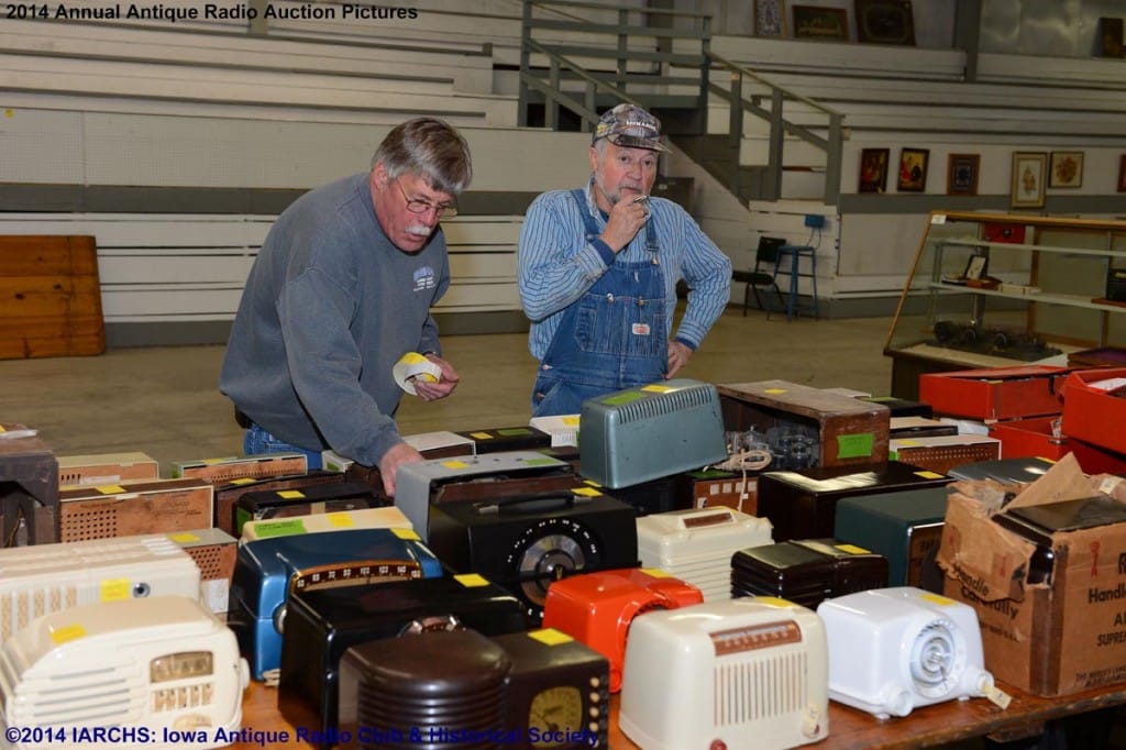 2014 IARCHS Antique Radio Auction Picture