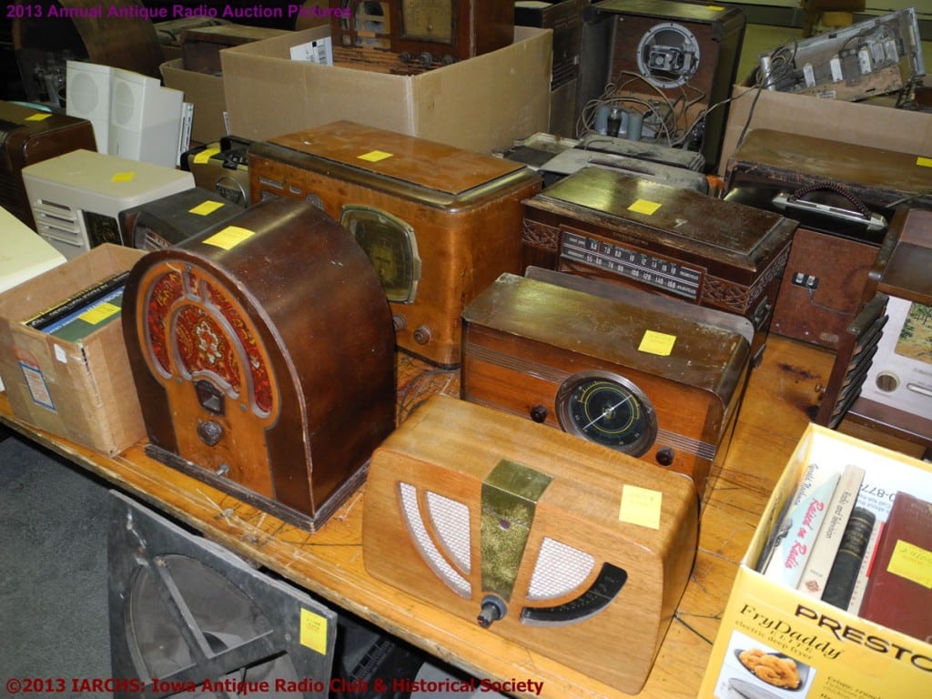 2013 IARCHS Antique Radio Auction Picture