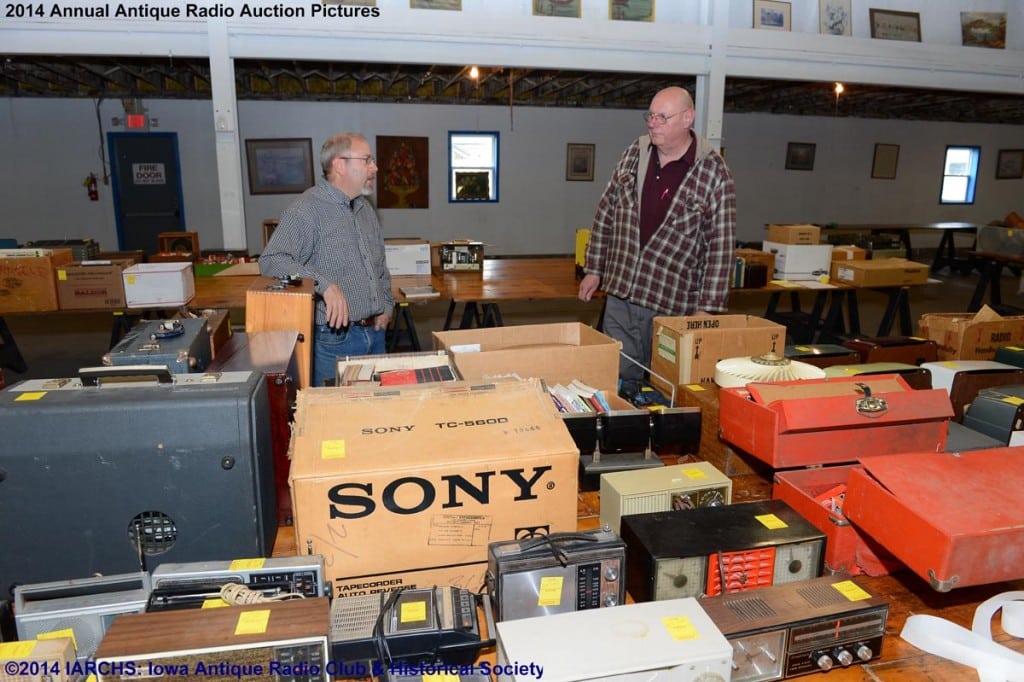 2014 IARCHS Antique Radio Auction Picture