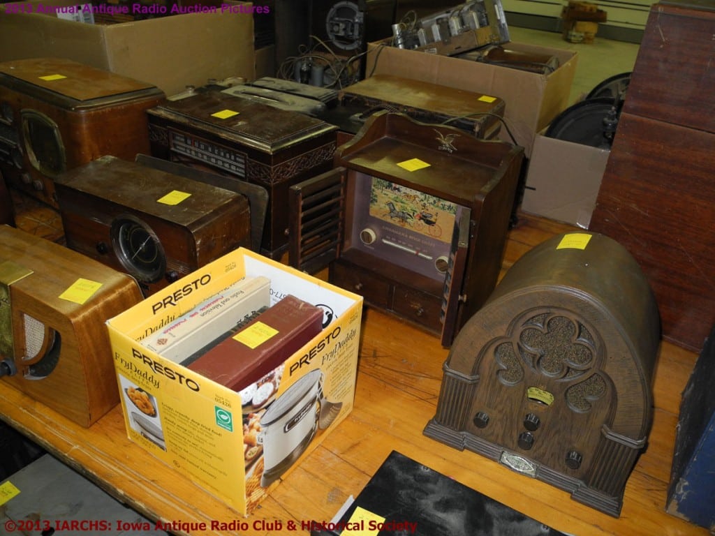 2013 IARCHS Antique Radio Auction Picture