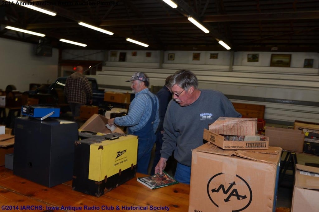 2014 IARCHS Antique Radio Auction Picture