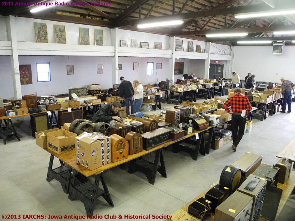 2013 IARCHS Antique Radio Auction Picture