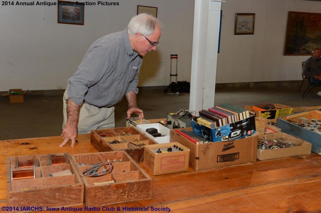 2014 IARCHS Antique Radio Auction Picture