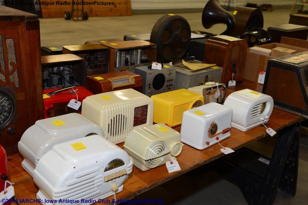 2014 IARCHS Antique Radio Auction Picture