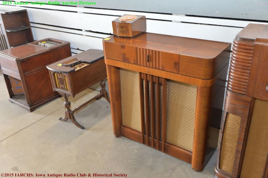 2015 IARCHS Antique Radio Auction Picture