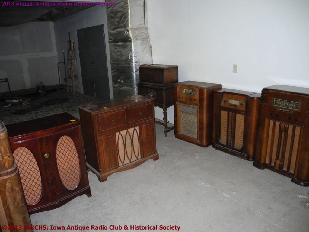2013 IARCHS Antique Radio Auction Picture