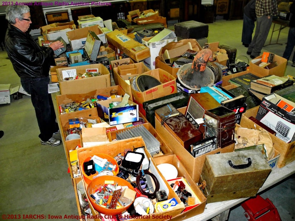 2013 IARCHS Antique Radio Auction Picture