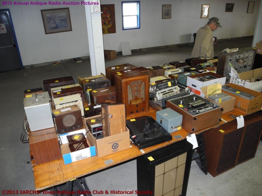 2013 IARCHS Antique Radio Auction Picture