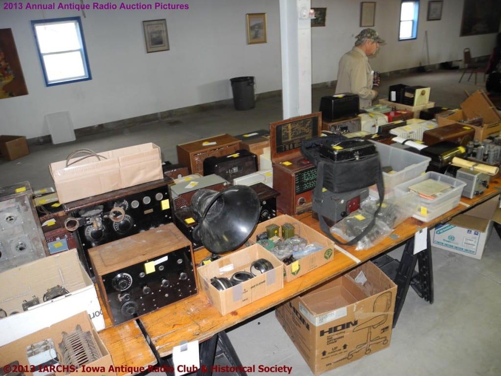 2013 IARCHS Antique Radio Auction Picture