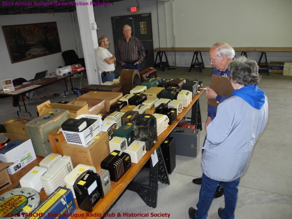 2013 IARCHS Antique Radio Auction Picture