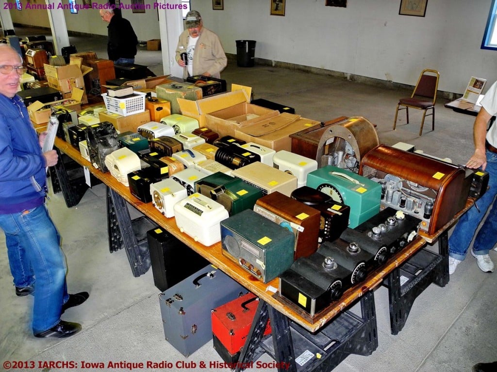 2013 IARCHS Antique Radio Auction Picture