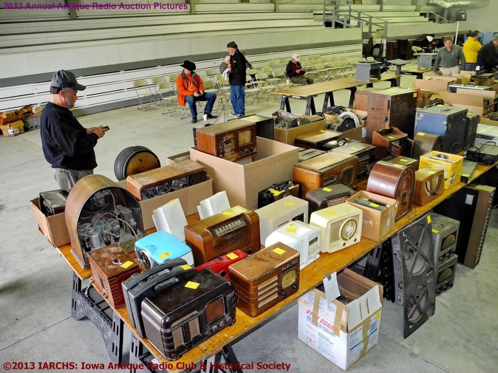 2013 IARCHS Antique Radio Auction Picture