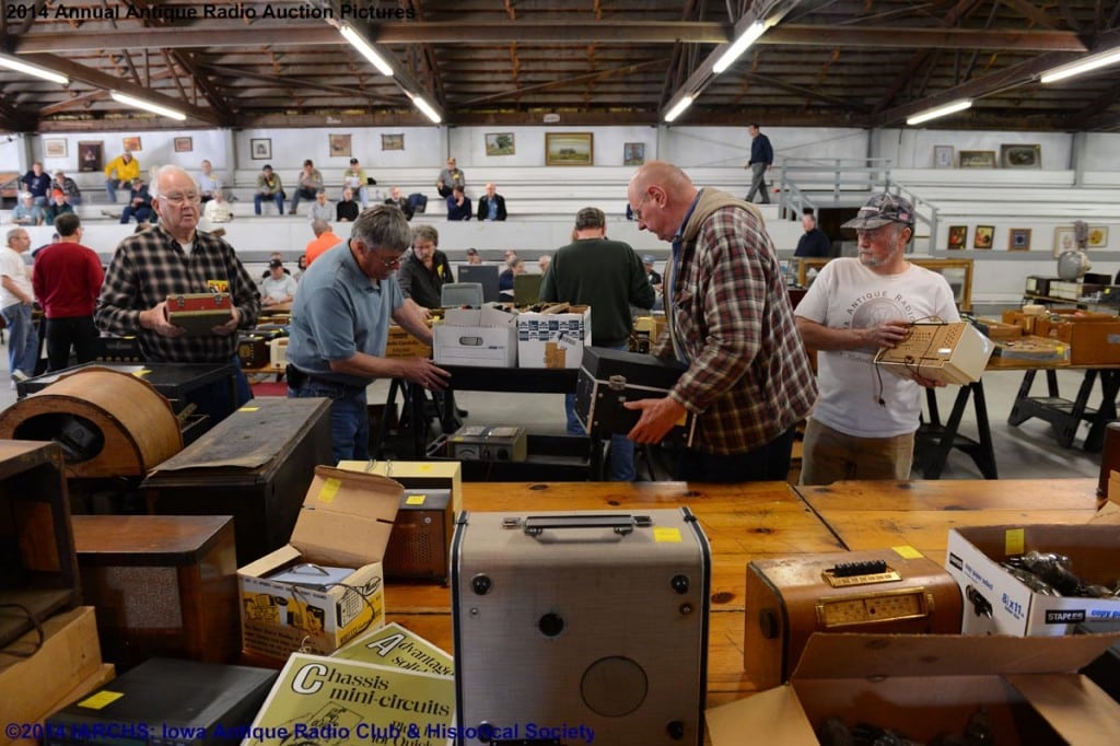 2014 IARCHS Antique Radio Auction Picture