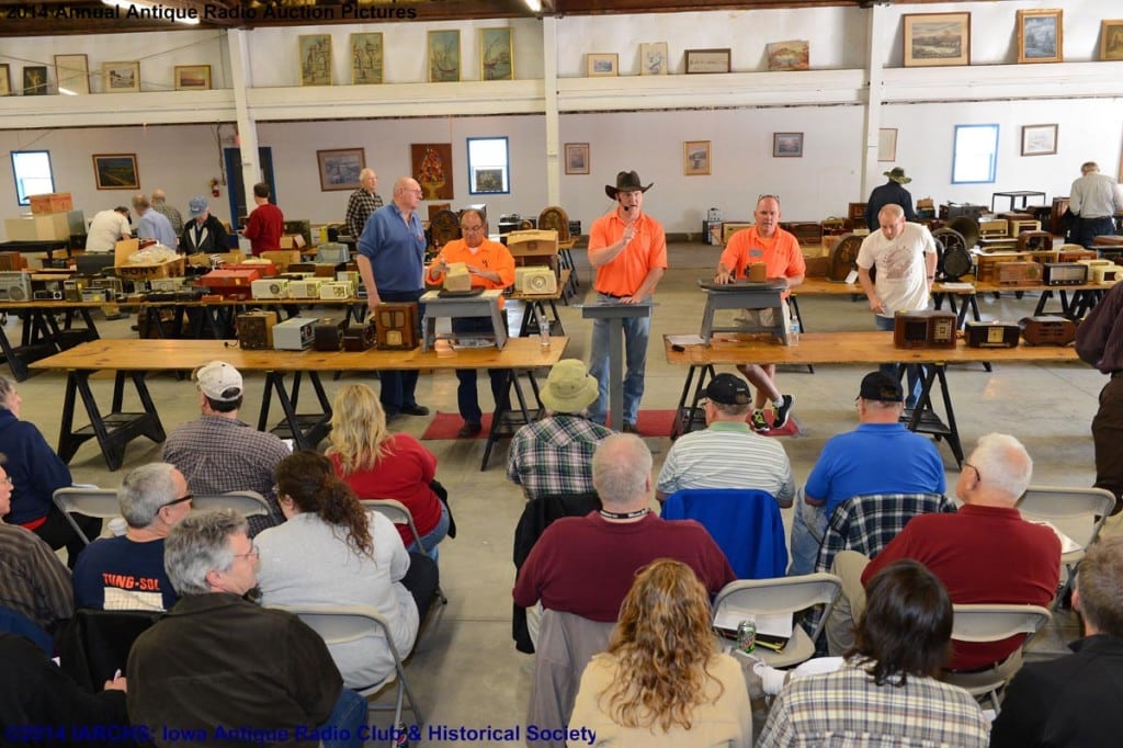 2014 IARCHS Antique Radio Auction Picture