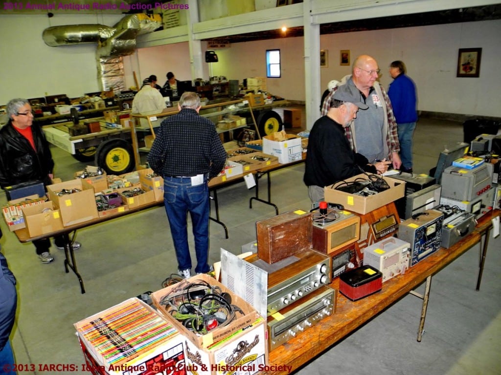 2013 IARCHS Antique Radio Auction Picture