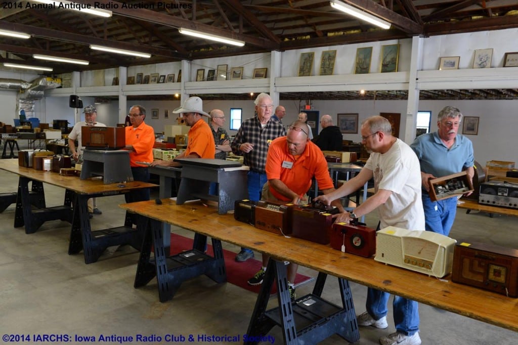 2014 IARCHS Antique Radio Auction Picture