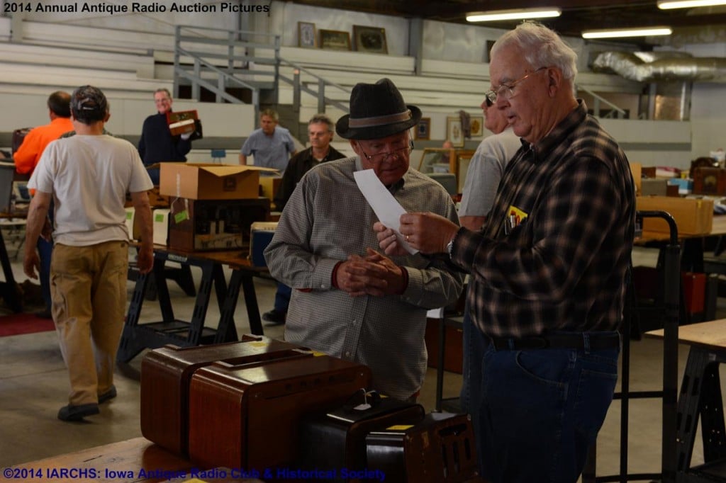 2014 IARCHS Antique Radio Auction Picture