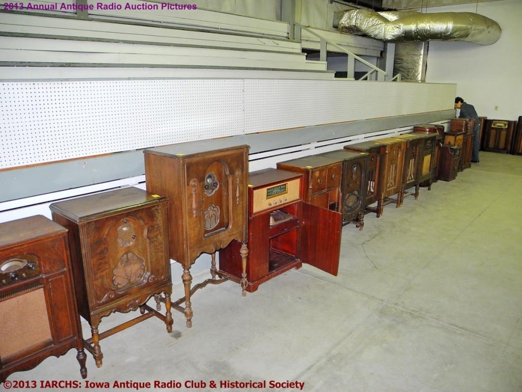 2013 IARCHS Antique Radio Auction Picture