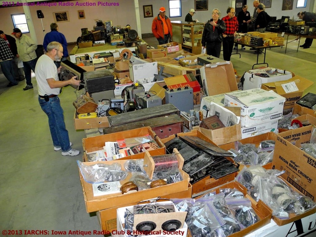 2013 IARCHS Antique Radio Auction Picture