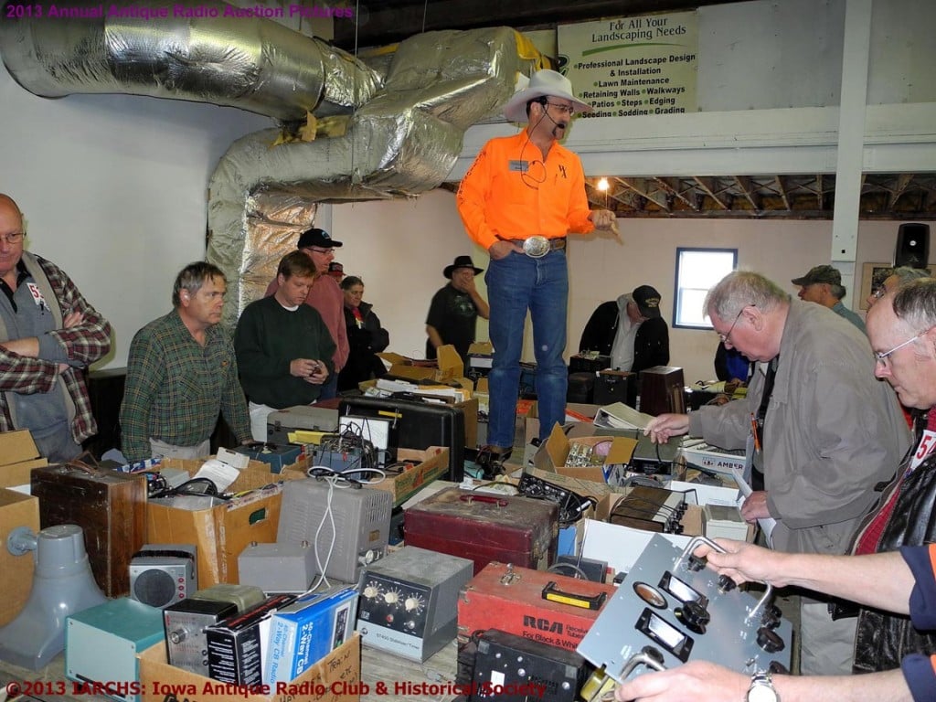 2013 IARCHS Antique Radio Auction Picture