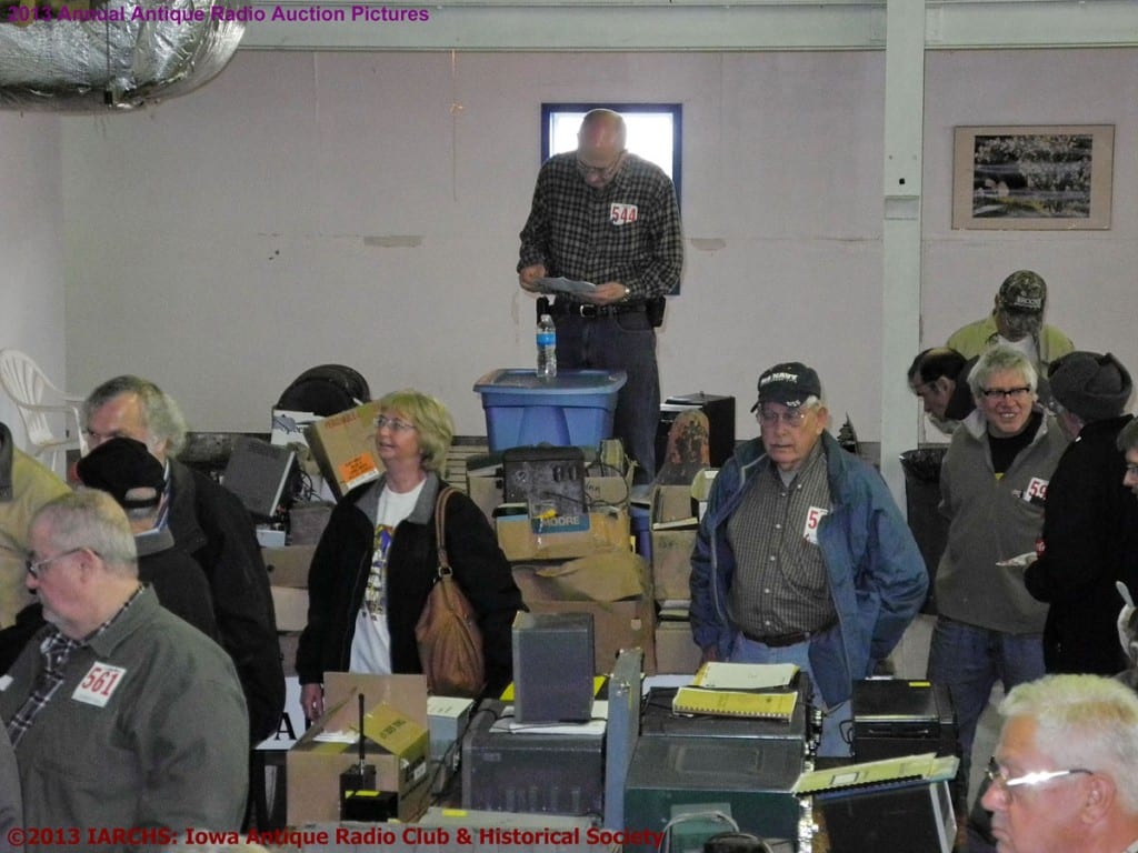 2013 IARCHS Antique Radio Auction Picture