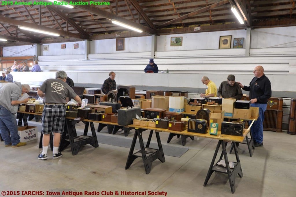 2015 IARCHS Antique Radio Auction Picture