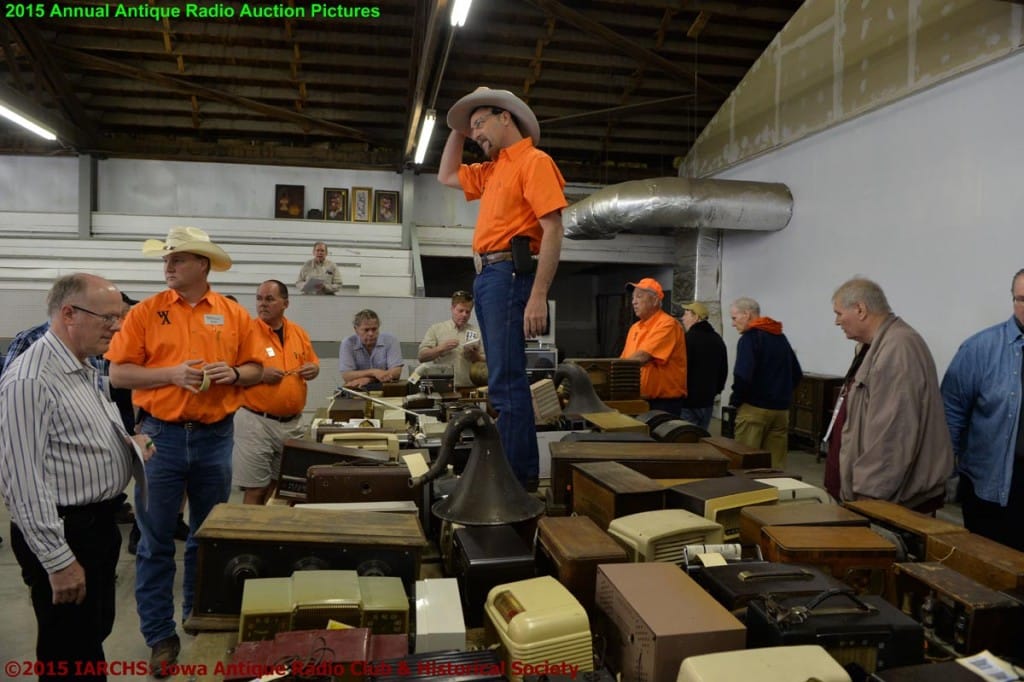 2015 IARCHS Antique Radio Auction Picture