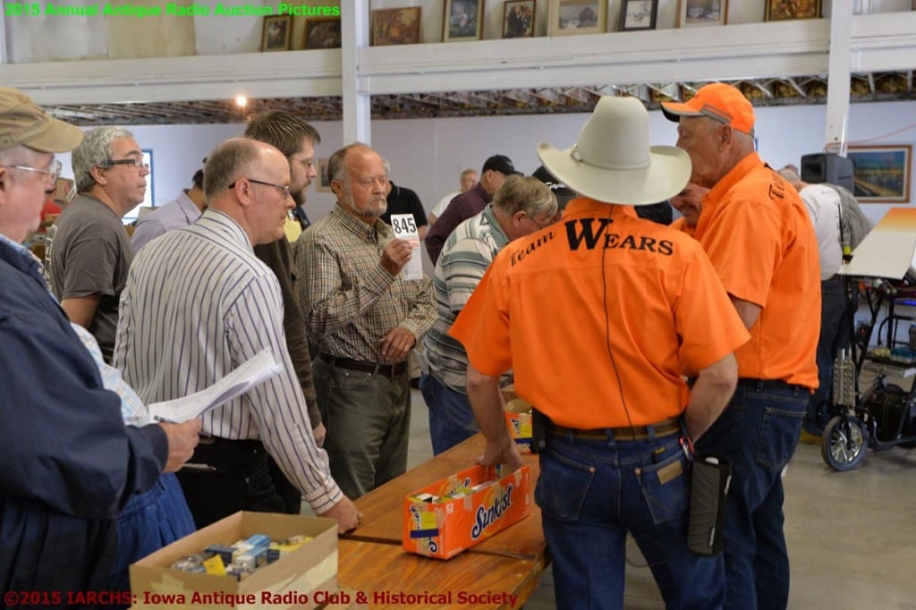 2015 IARCHS Antique Radio Auction Picture