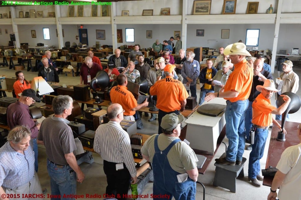 2015 IARCHS Antique Radio Auction Picture