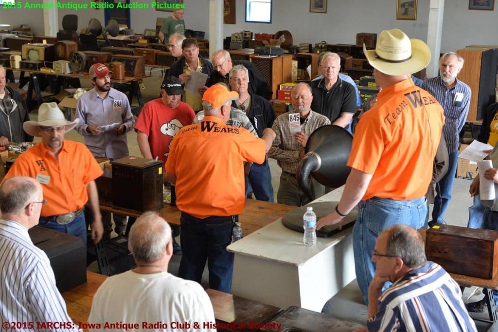 2015 IARCHS Antique Radio Auction Picture