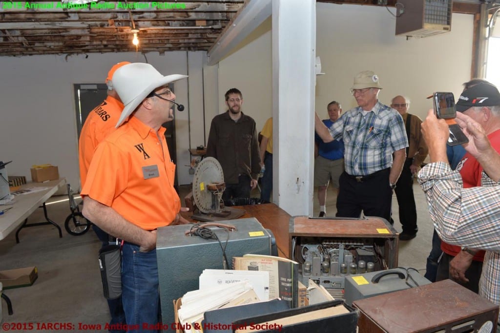 2015 IARCHS Antique Radio Auction Picture