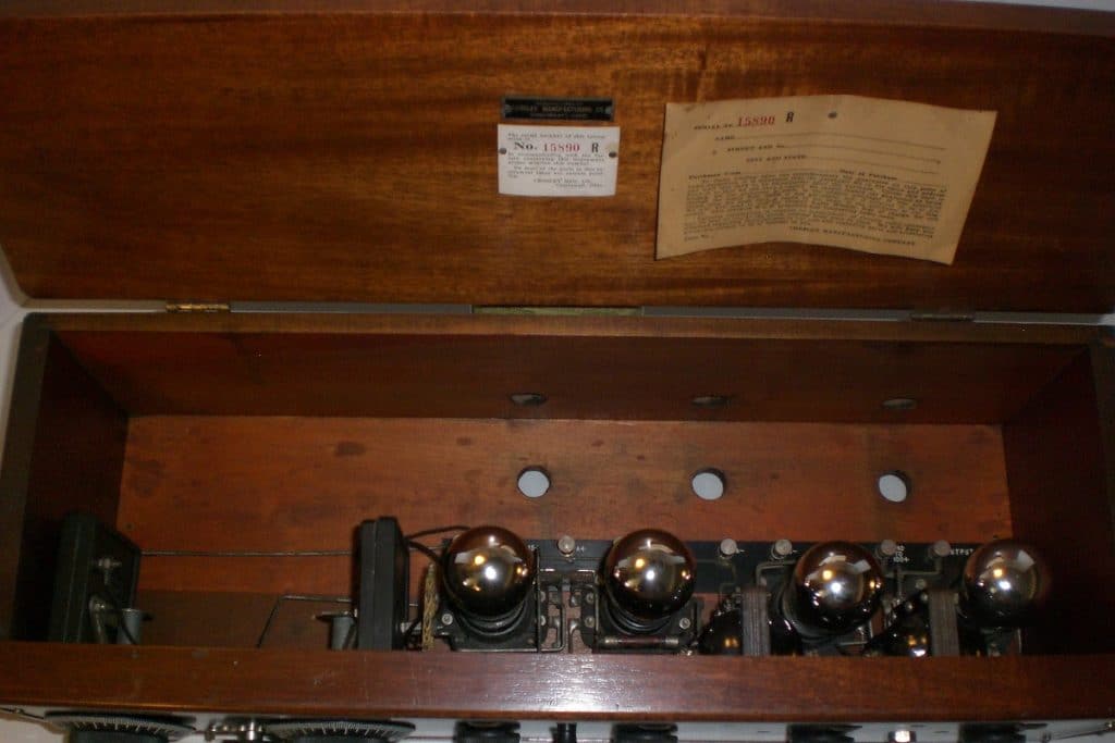 Crosley Model XJ insides