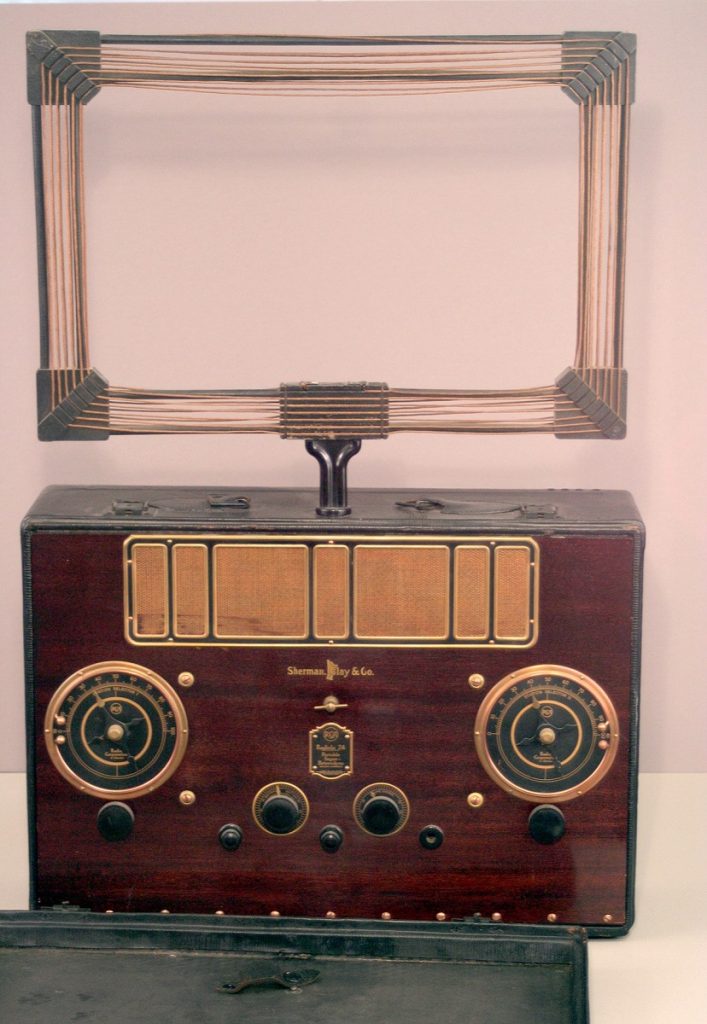 RCA-Radiola-24-portable