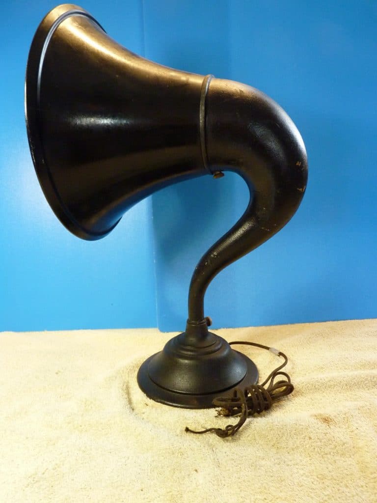 Saal Symphony Grand horn side