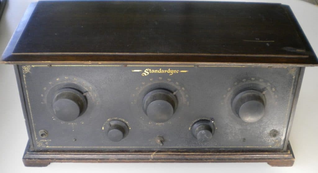 Standardyne battery radio