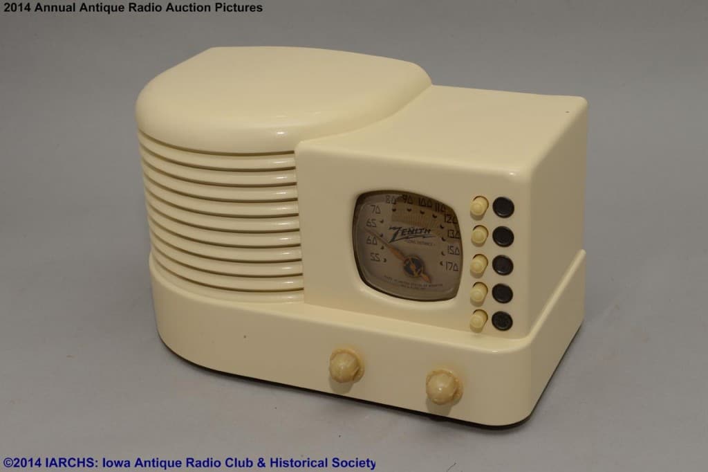 2014 IARCHS Antique Radio Auction Picture