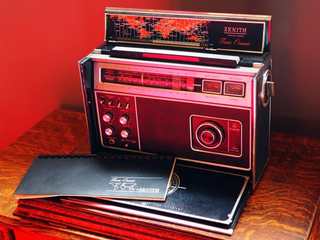 Zenith Transoceanic model R70002 front view IARCHS Radio Collector Club