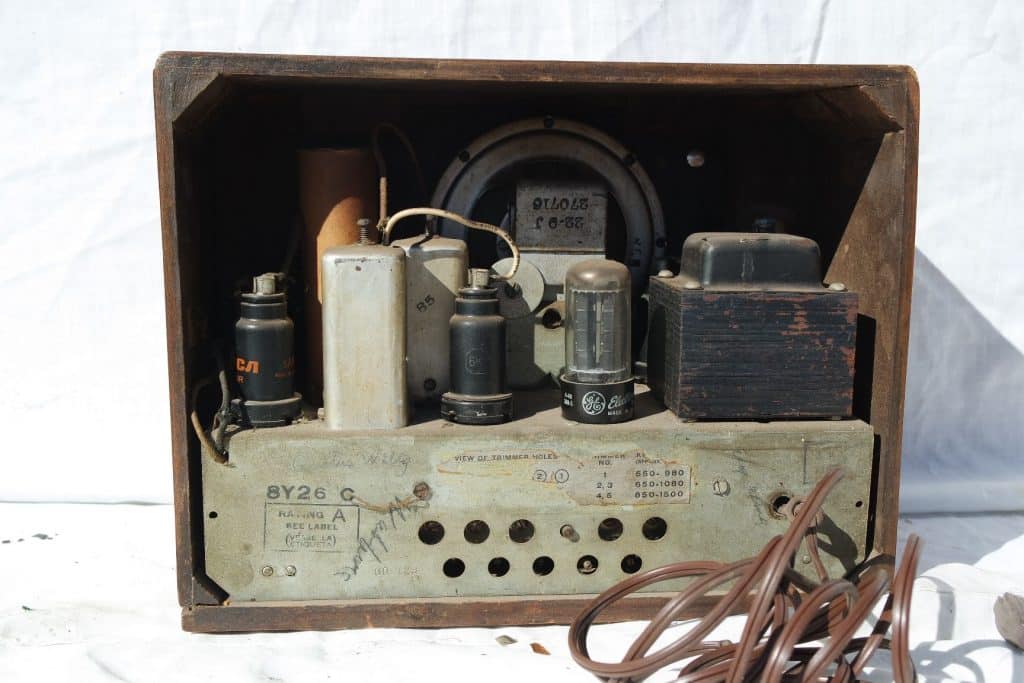 RCA-8Y26 Chassis-back