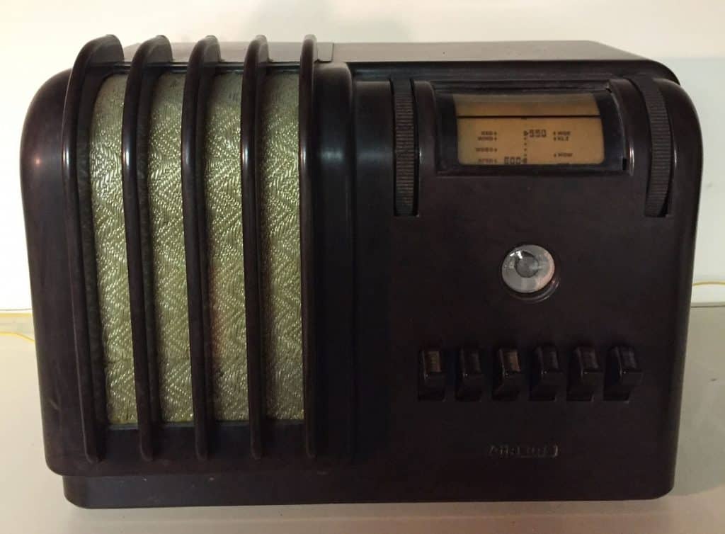 Wards Airline Bakelite Model 93WG-602B