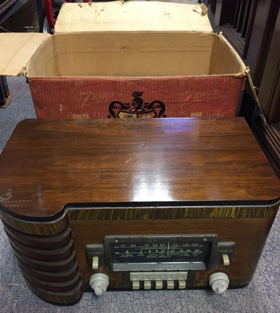 Zenith Model 7S432 with shipping box