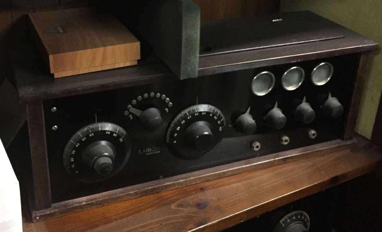 Clarion battery radio IARCHS Radio Collector Club