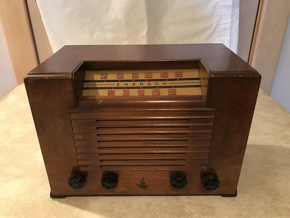 Emerson Model 464 Iarchs Radio Collector Club