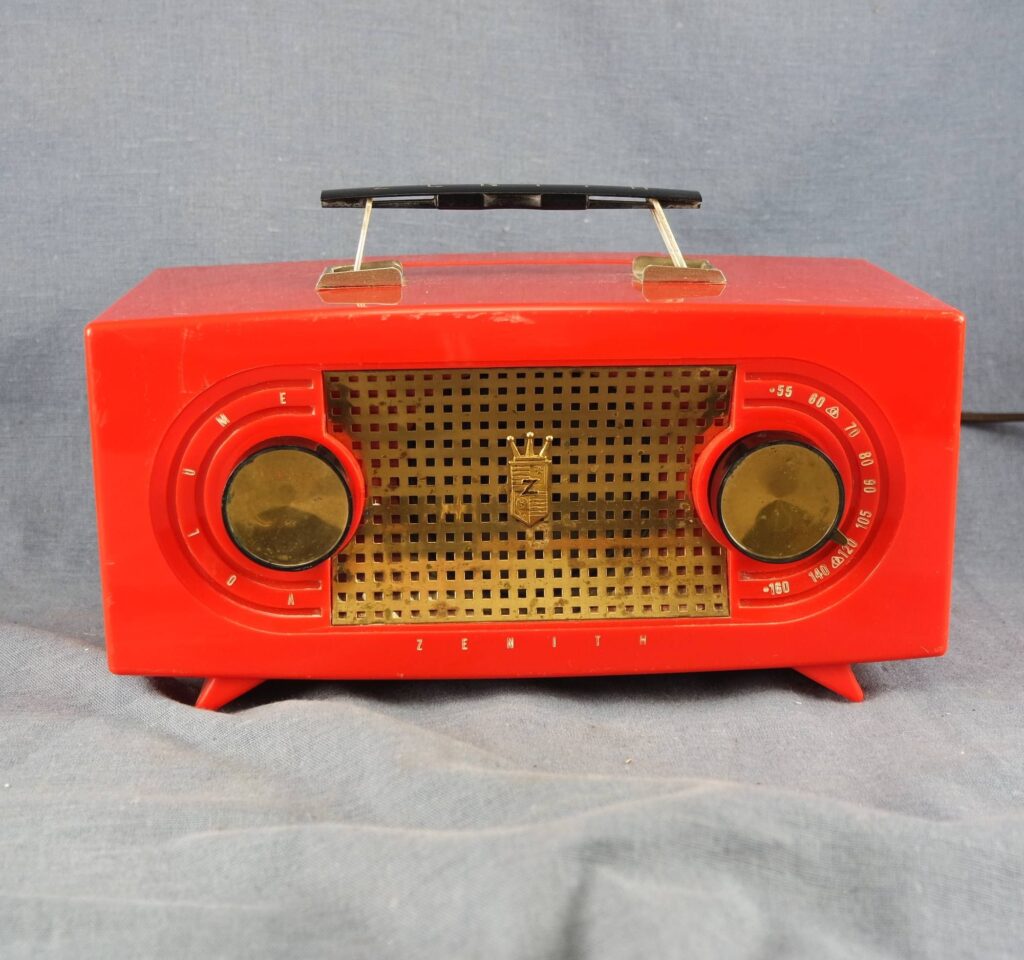 RED-zenith-r511v-table-radio