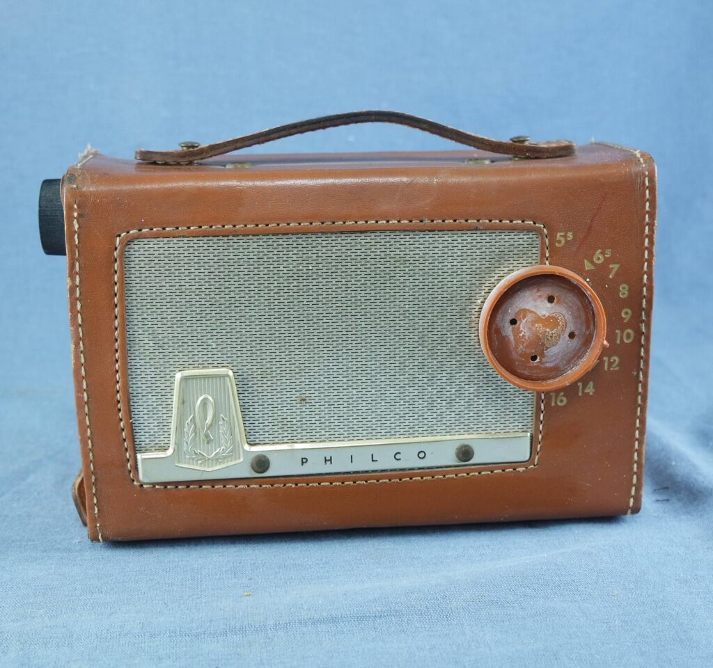 philco-sportster-E-675-AC-DC-portable-Tube-Radio