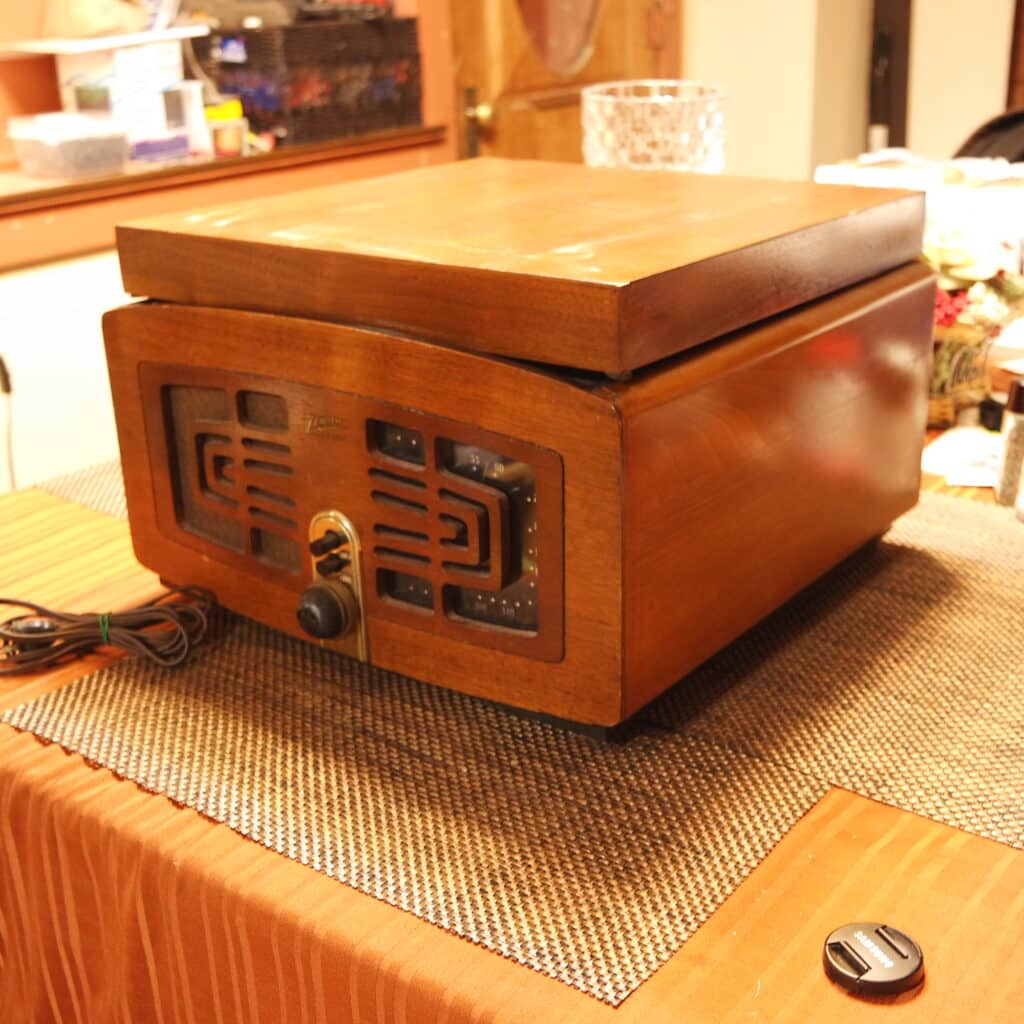 Zenith_Radio_Turntable_with_Restored-Working_Radio