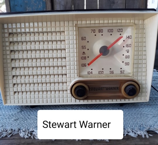 Stewart Warner table radio