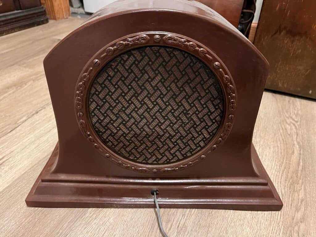 Radiola Speaker 1