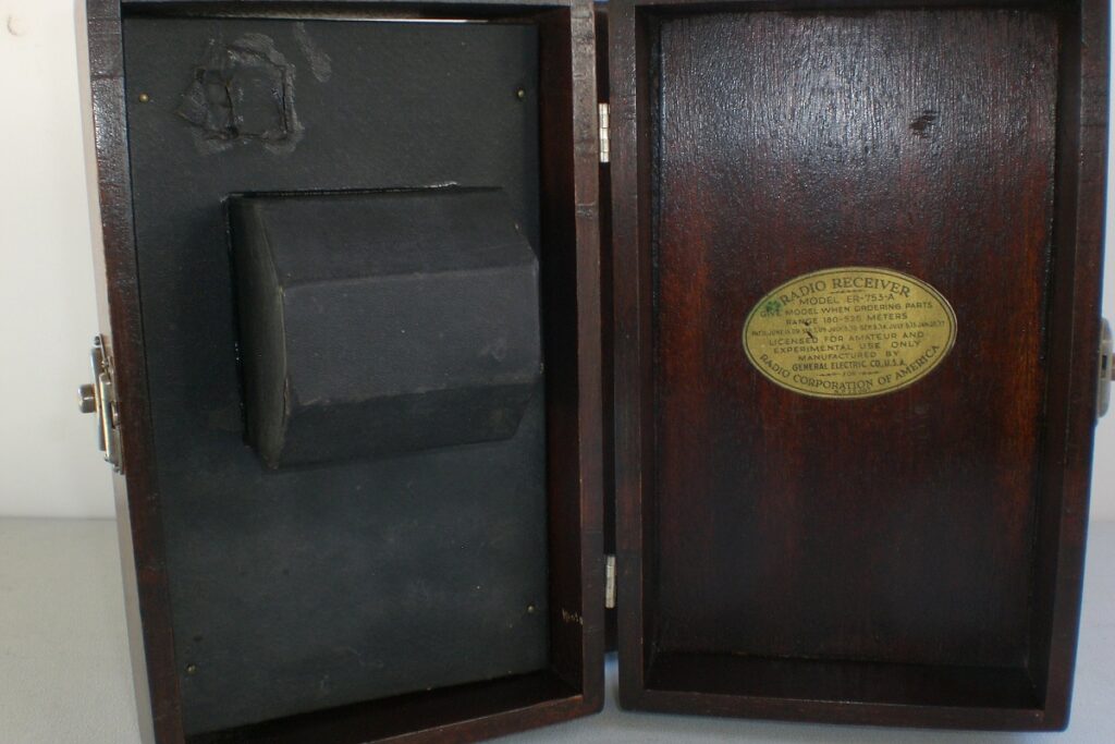 RCA Radiola ER 753-A rear view