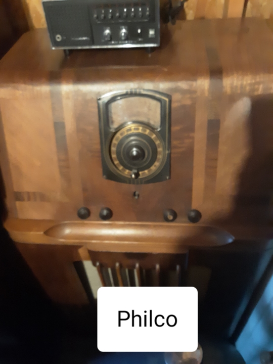 Philco console - IARCHS Radio Collector Club