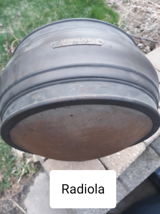 Radiola speaker